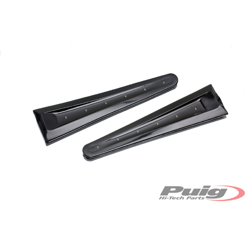 Puig TRIANGULAR HUB CAP BASED BLACK. BLUE LEDS